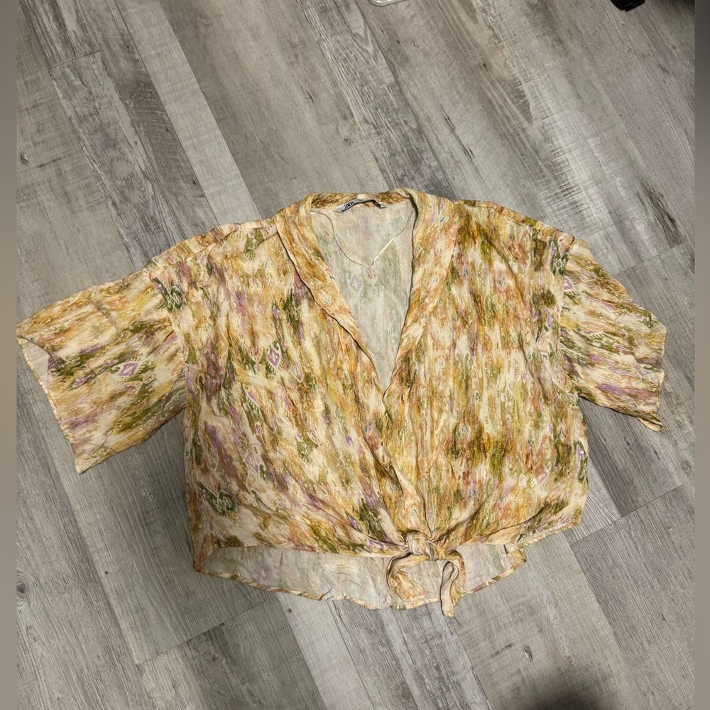 Zara Cropped T-Shirt With Tie At Bottom Multi Color With Gold Size Medium Used